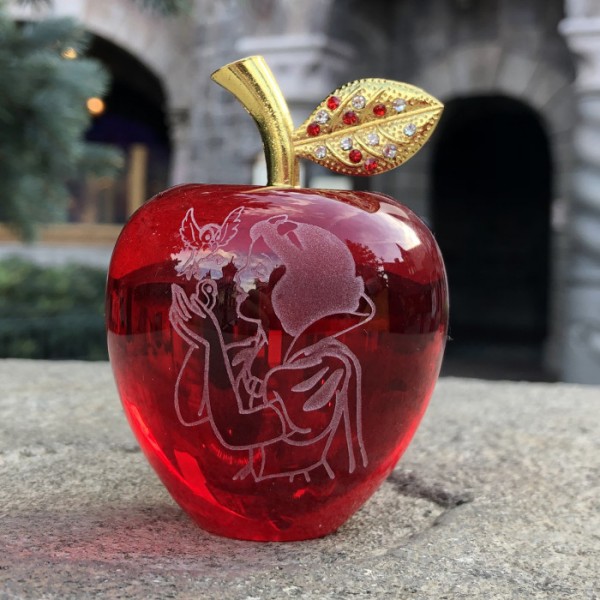 Red glass Apple Snow White 6cm, by Arribas Disneyland Paris Red glass Apple Snow White 6cm, by Arribas Disneyland Paris