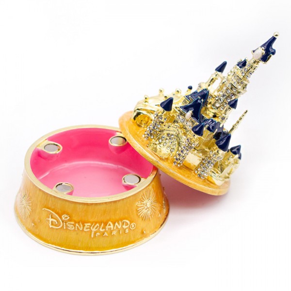 Disneyland Paris Castle trinket box with Swarovski Crystals, by Arribas Disneyland Paris Castle trinket box with Swarovski Crystals, by Arribas